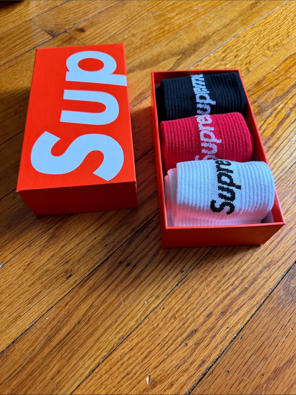 Supreme 3-Pack Ribbed Crew Socks in White, Red & Black - Picture 4 of 4